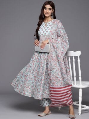 OnlyTrend Women Floral Printed Pleated Gotta Patti Pure Cotton Kurta with Trousers & Dupatta